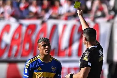 تقارير: السلطات الأمريكية ترفض استخراج تأشيرة مدافع بوكا جونيورز للمشاركة في كأس العالم للأندية